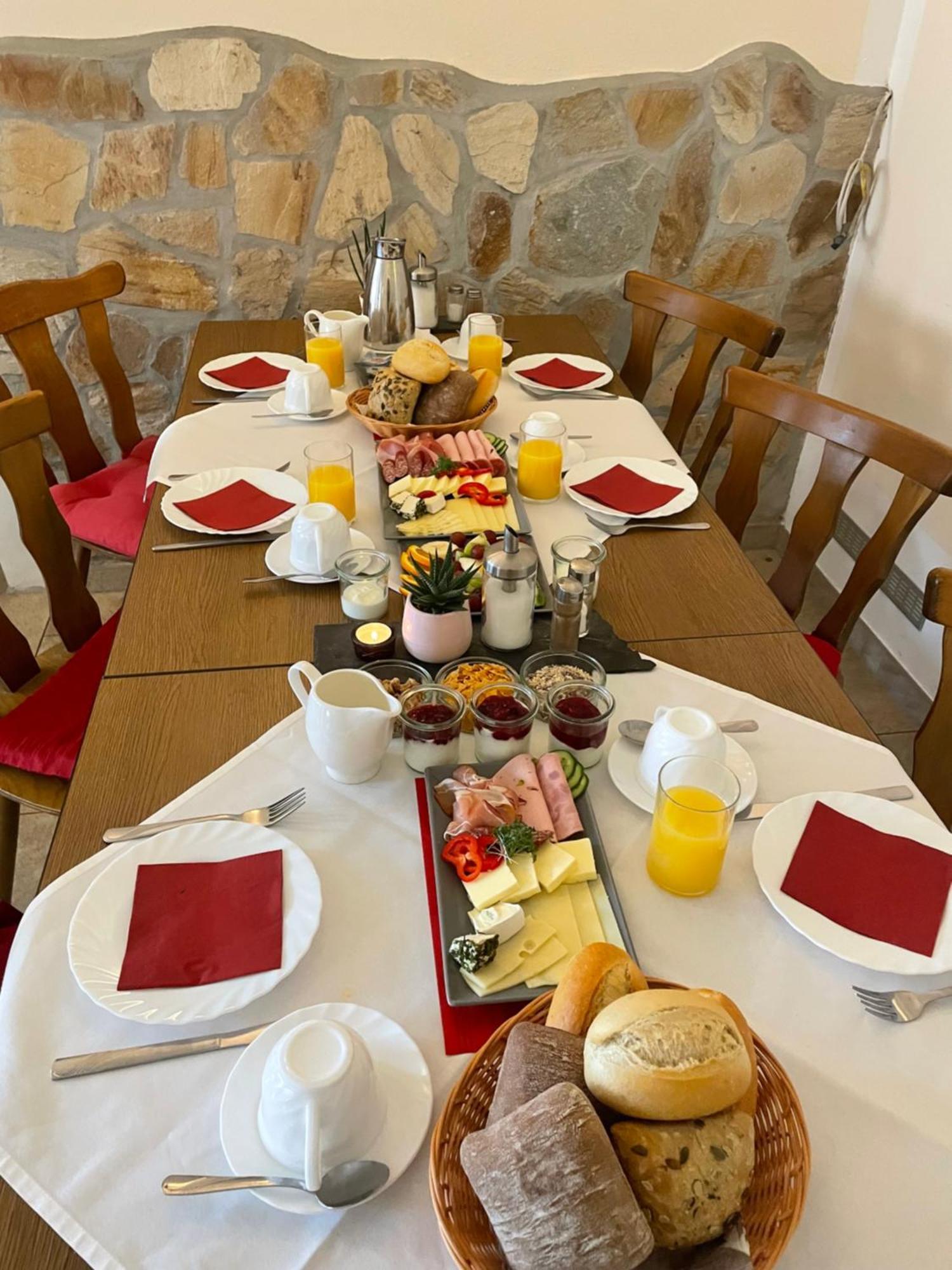 Reichenberg  Hotel "Pension Marlis" Garni מראה חיצוני תמונה